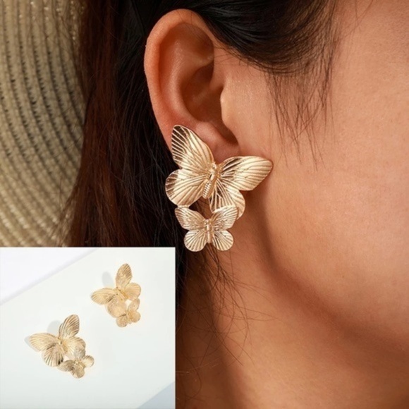 3/$30 💛🤍 Elegant Butterfly Metal Stud Earrings - Picture 7 of 7